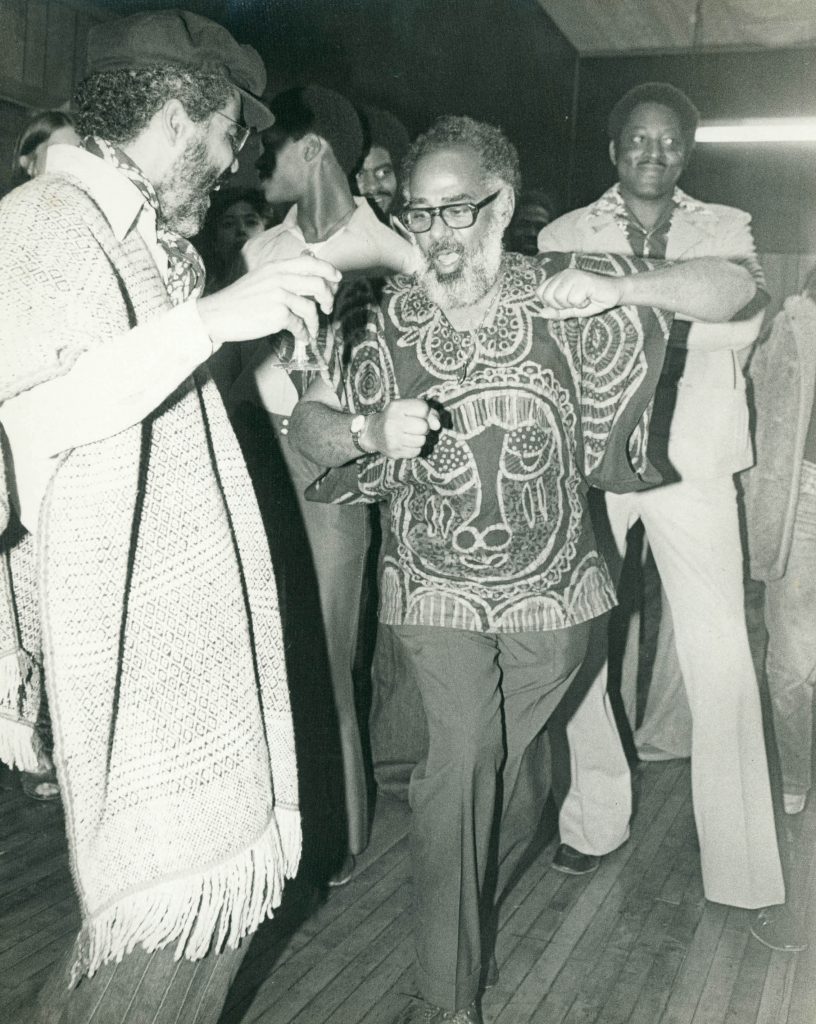 Abdias Nascimento com Francisco Pabón, a Universidade do Estado de Nova York, em evento do Centro Cultural Afro-Americano de Búfalo, na cidade de Nova York, em 1978
