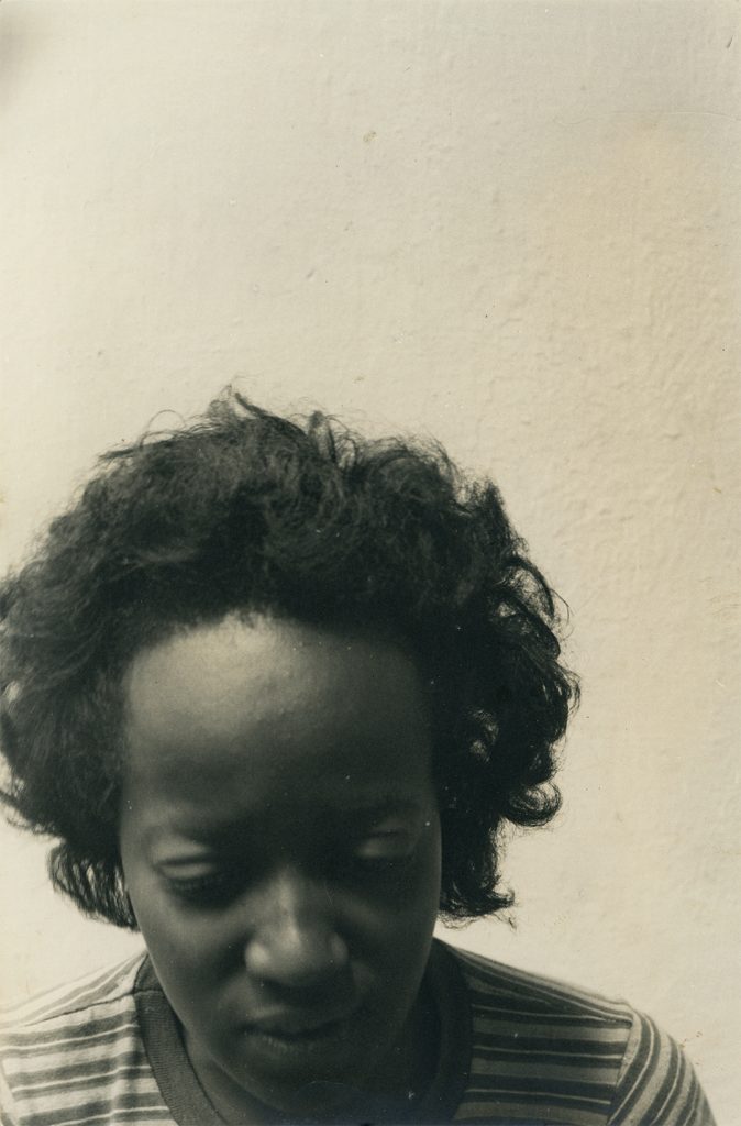 Sueli Carneiro entre 18 e 19 anos aproximadamente