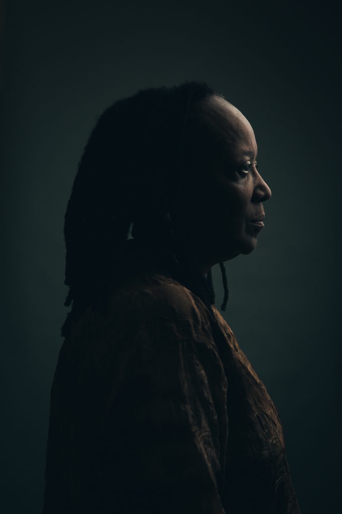 Registro tirado em ensaio de Sueli Carneiro para a capa da revista Cult, edição 223