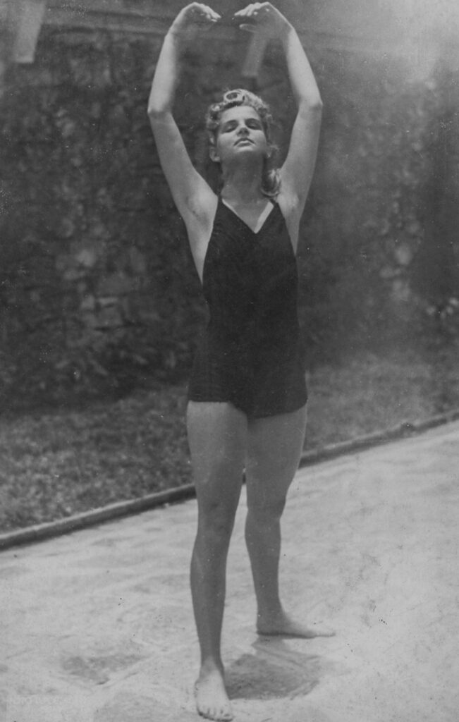 Tônia Carrero como estudante da Escola Nacional de Educação Física e Desportos (ENEFD) da então Universidade do Brasil, atualmente Universidade Federal do Rio de Janeiro (UFRJ). Acervo da família