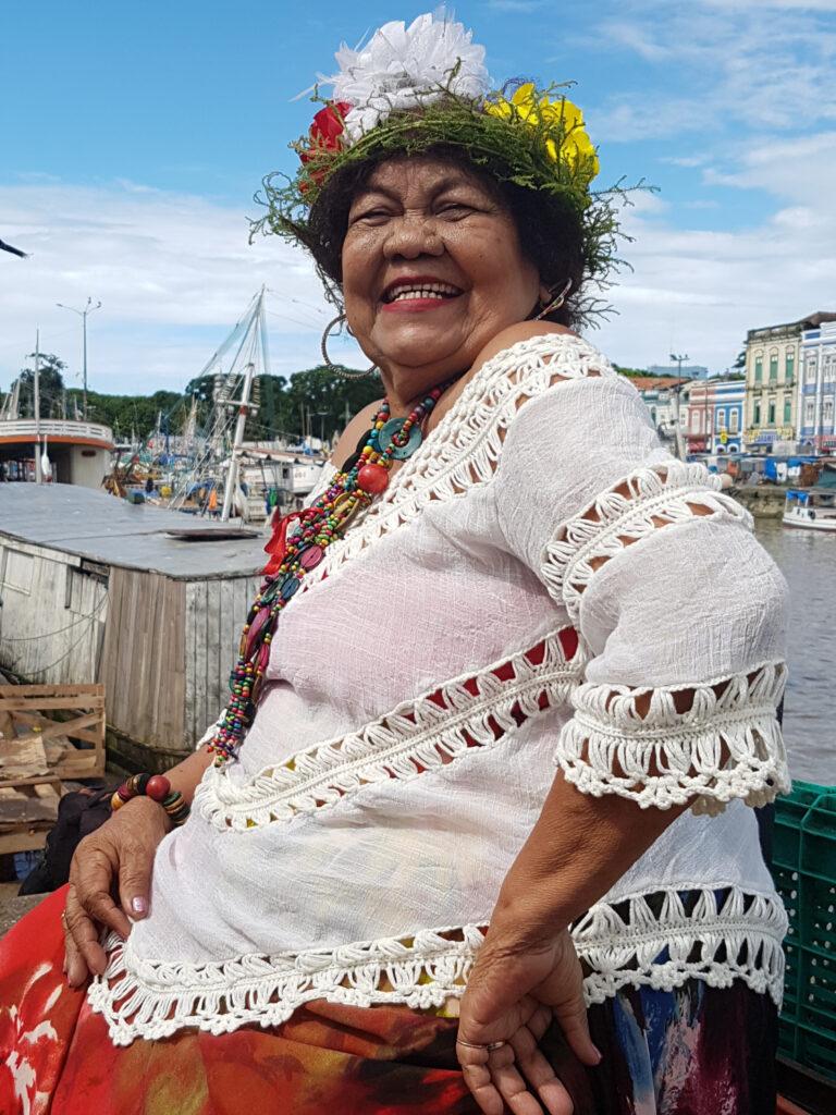 Ensaio fotográfico feito durante as gravações do videoclipe da música “No meio do pitiú”, na Pedra do Peixe, no mercado do Ver-o-Peso. Clipe gravado por Leo Platô em junho de 2016